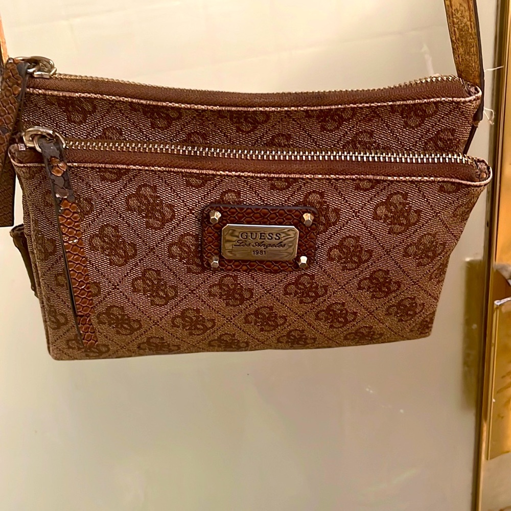 Used guess over shoulder purse